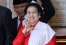 Ciieeee, Surya Paloh dan Megawati Langsung Berjabat Tangan Akrab di Kongres II Nasdem - JPNN.com