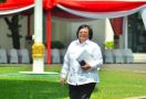 Jokowi Masih Mempertahankan Siti Nurbaya Bakar di Kabinet Baru - JPNN.com