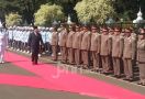 Prabowo Periksa Pasukan, Langkah Tegap di Karpet Merah - JPNN.com