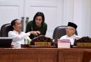 Ratas Ekonomi Perdana, Jokowi Beri Pesan Khusus ke Menteri Luar Negeri - JPNN.com