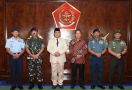 Kasal Mendampingi Panglima TNI Sambut Kunjungan Menhan Prabowo Subianto - JPNN.com