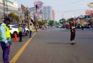 Peringatan Hari Pahlawan, Petugas dan Pengendara Mengheningkan Cipta di Jalan - JPNN.com