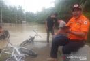 Banjir di Daerah Ini Meluas, Jalan Dua Desa Lumpuh - JPNN.com