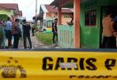 Usai Geledah Rumah di Marelan, Polisi Bawa Mertua Pelaku Bom Medan - JPNN.com