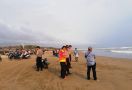 Dadan dan Puji Hilang Terseret Ombak Pantai Bagedur - JPNN.com