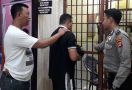 Istri tak Beri Jatah Ranjang, Lelaki Ini Malah Garap Anak Tiri - JPNN.com