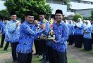 Mentan Syahrul Serahkan Penghargaan Abdibaktitani Kepada 47 UKPP - JPNN.com