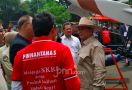 Yihaaaa, Gagahnya Pak Prabowo Subianto dengan Topi Koboi di Alpahankam - JPNN.com