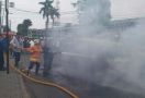 Ada Empat Penumpang saat Angkot Terbakar di Bogor - JPNN.com