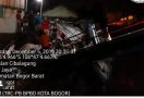 Hujan Deras Turun, Tanah Longsor, Jembatan Ambrol - JPNN.com