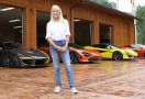 Wanita Cantik Ini Hobi Mengoleksi Supercar, Satu di Antaranya Berbanderol Rp 14 Miliar - JPNN.com