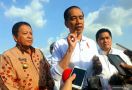 Jokowi: Alhamdulillah, Ini Jalan Tol Pertama di Kalimantan - JPNN.com