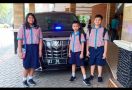 Istimewa, Tiga Bocah SD Dikawal Ketat Ikut Rapat di Ruang Kerja Menteri Siti - JPNN.com