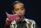 Presiden Jokowi: Enggak Membentak, Pas Natalan kan? - JPNN.com
