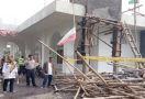 Dua Orang Tewas Tertimpa Menara Gedung PCNU Sukabumi - JPNN.com