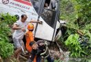 Bus Primajasa Mengangkut 45 Penumpang Terperosok ke Jurang di Kawasan Nagreg - JPNN.com