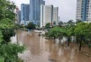 Tanggul Kali Mookevart Jebol, Banjir di Jakarta Barat Makin Parah - JPNN.com