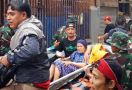 Tim NU Peduli Bantu Evakuasi Warga Terdampak Banjir - JPNN.com