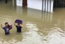 Dramatis, Rian D'Masiv Jalan Kaki dari Rumah Terobos Banjir Demi Pekerjaan - JPNN.com