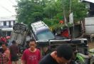 Viral Video Mobil Terbalik Karena Banjir di Ciledug, Begini Penjelasan Warga - JPNN.com