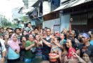 Bagikan Karbol ke Korban Banjir Jakarta, Anies: Sekarang Fase Rehabilitasi - JPNN.com