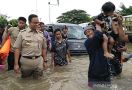 Menurut Adian Napitupulu, Banjir Dongkrak Popularitas Anies Baswedan - JPNN.com