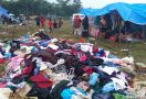Baju Layak Pakai Dibiarkan Diguyur Hujan, Korban Banjir Butuh Tenda & Alas Tidur - JPNN.com