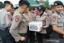 Patut Ditiru, Anggota Polres Cianjur Galang Dana Bantu Korban Banjir - JPNN.com