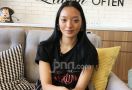 Asmara Abigail Bagikan Tips Memilih Perhiasan yang Cocok untuk Kulit Sawo Matang - JPNN.com