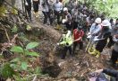 TNI-Polri Tutup Puluhan Lokasi Penambang Emas Ilegal di Bogor - JPNN.com