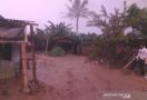 Banjir dan Puting Beliung Merusak Rumah Warga di Garut - JPNN.com