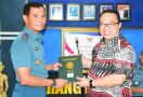 BPN Serahkan Sertifikat Tanah TNI AL Kepada Danlantamal V - JPNN.com