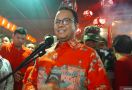 Berbaju Merah Menyala, Anies Baswedan Ucapkan Selamat Imlek di Wihara - JPNN.com