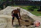 Penambang Pasir di Lebak Dapat Berkah dari Banjir Bandang - JPNN.com