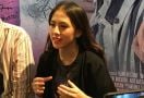 Adhisty Zara Belajar Renang demi Mariposa - JPNN.com