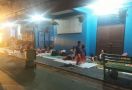 Banjir Belum Surut, Ratusan Warga Kampung Melayu Masih Mengungsi - JPNN.com