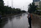 Banjir Surut, Underpass Cawang Penuh Lumpur - JPNN.com