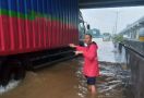 Banjir Mulai Surut, Sebagian Ruas Tol Japek Bisa Dilalui Kendaraan - JPNN.com