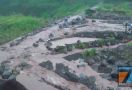 Banjir Lahar dari Gunung Semeru, Para Penambang Kocar-Kacir Menyelamatkan Diri - JPNN.com