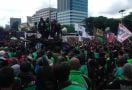 Protes Pernyataan Istri Menteri Suharso, Ratusan Driver Ojol Geruduk DPR - JPNN.com