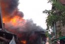 Detik-detik Kebakaran di Bekas Lokalisasi, Belasan Rumah Gosong - JPNN.com