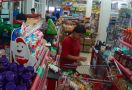 Masih Berani Timbun Stok Bahan Pokok? TNI-Polri Sudah Tunggu di Depan Supermarket - JPNN.com