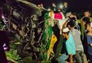 Bus Rombongan Santri Ponpes Purba Masuk Jurang, 3 Orang Tewas, 21 Luka-luka - JPNN.com
