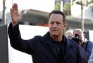 Tom Hanks dan Rita Terkena Virus Corona Jelang Syuting Film Elvis Presley - JPNN.com