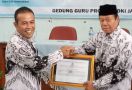 Forum Guru Honorer Non-K2 Puji Presiden Jokowi dan Bu Uni - JPNN.com