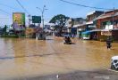 Satu Orang Meninggal saat Banjir Melanda Bandung - JPNN.com