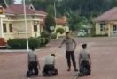 Duh, Tiga Polisi Dihajar Senior di Tengah Lapangan - JPNN.com