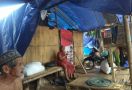 Tolonglah, Stok Bahan Pokok di Posko Pengungsian Banjir Lebak Menipis - JPNN.com