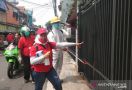 PDIP Jakarta Pusat Lakukan Penyemprotan Disinfektan di Tiga Lokasi - JPNN.com