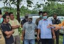 Pemakaman Jenazah Corona di Depok jadi Kontroversi, Sarung Tangan Dibuang Sembarangan - JPNN.com